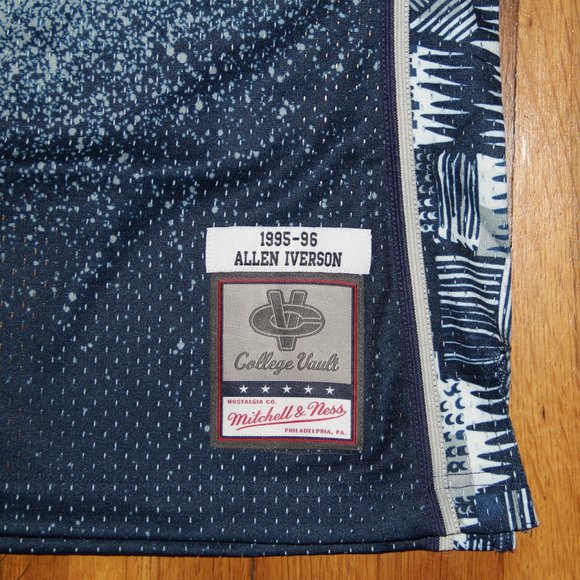 Mitchell & Ness NCAA Swingman Georgetown Allen Iverson 95 Gradient Jersey - Picture 4 of 6